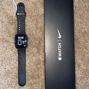 Space Gray Apple Watch SE